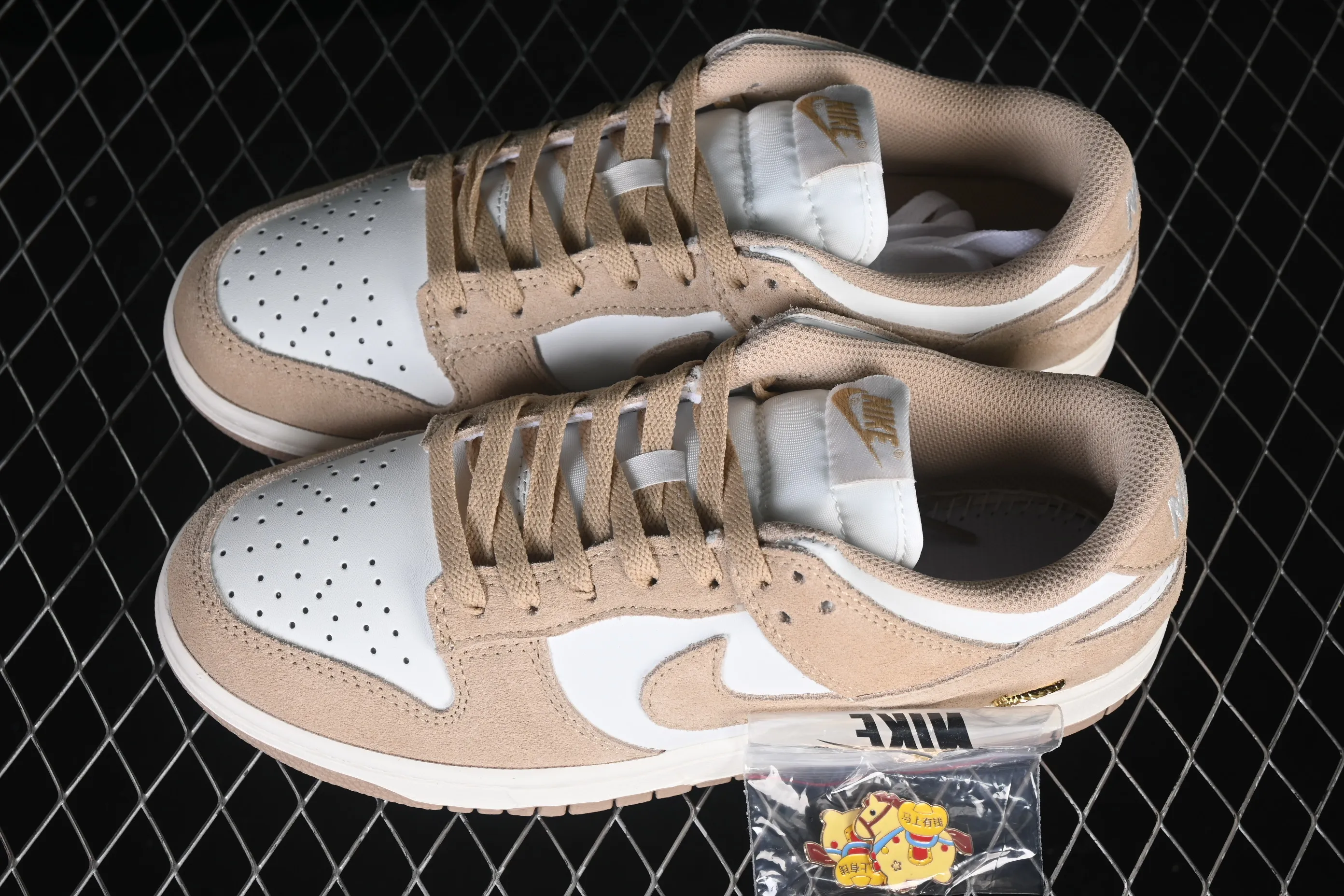 All Categories Nk SB Dunk Series Nk SB Dunk Low Low-top sneakers Nike SB Dunk Low Year of the Horse White Wheat Yellow Low-top casual sneakers IO4244-101